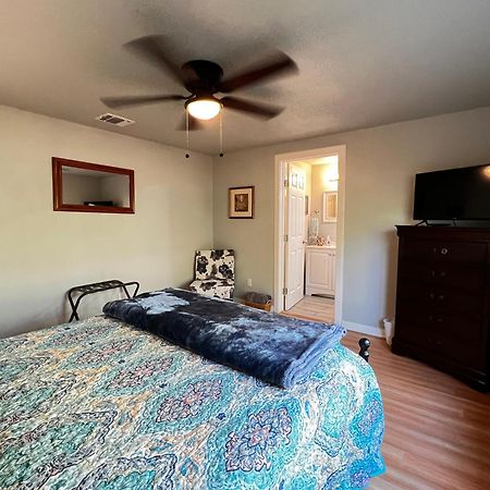 Boho Bliss- Cozy Private Room 2 Miles From Alamodome! ซานอันโตนิโอ ภายนอก รูปภาพ