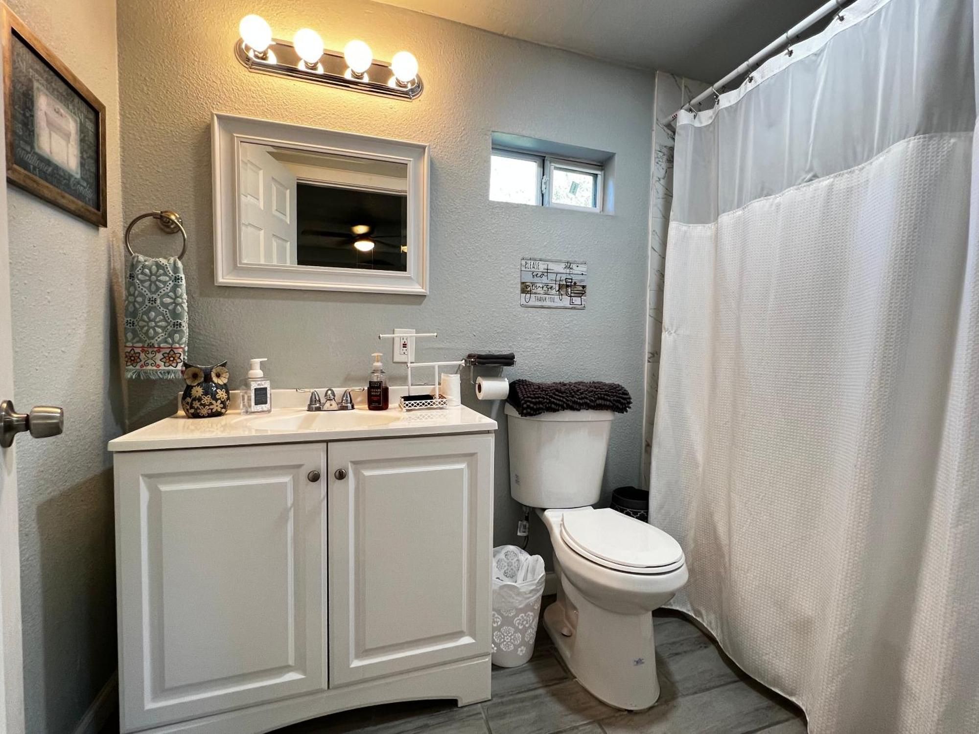 Boho Bliss- Cozy Private Room 2 Miles From Alamodome! ซานอันโตนิโอ ภายนอก รูปภาพ