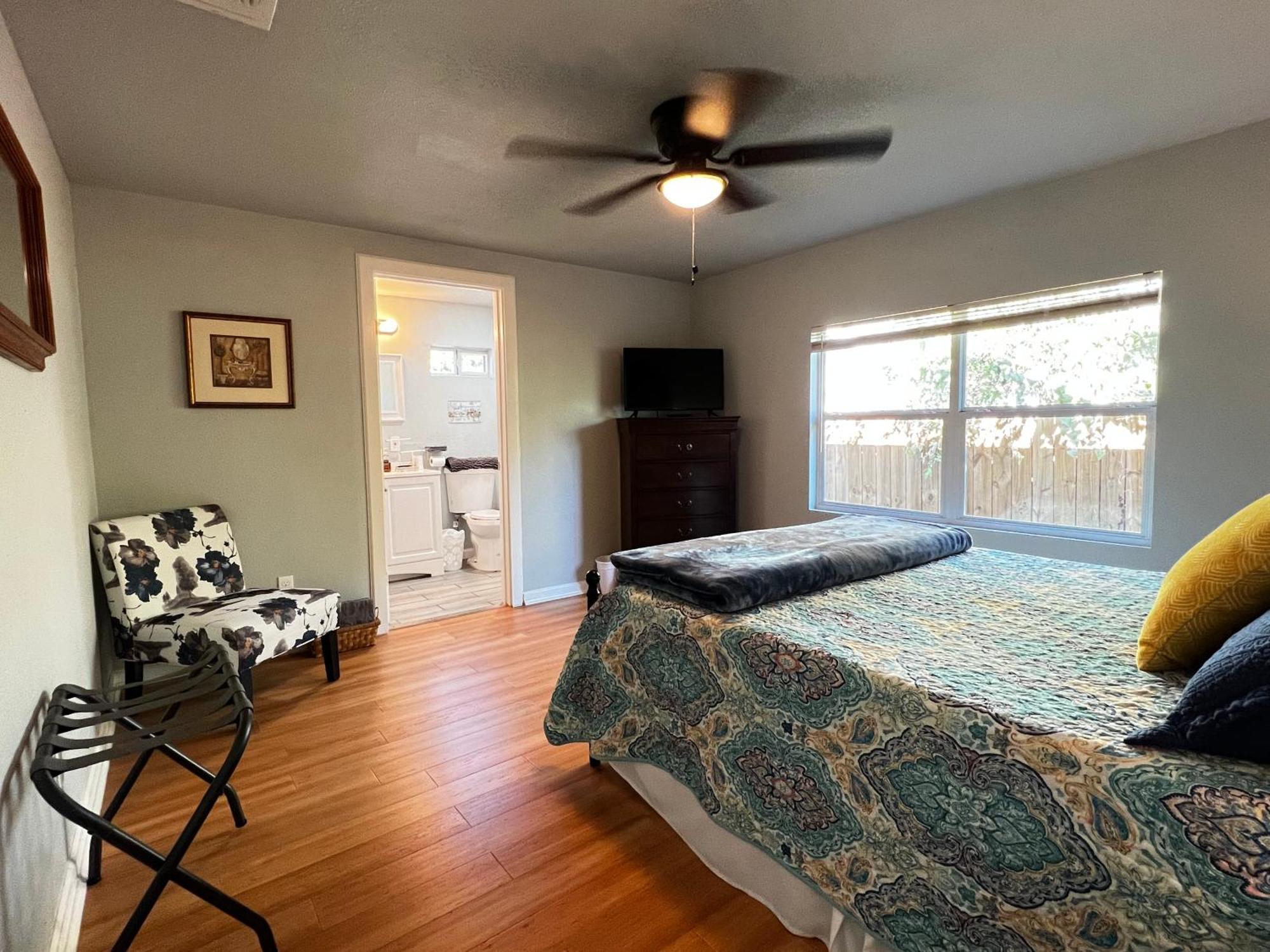 Boho Bliss- Cozy Private Room 2 Miles From Alamodome! ซานอันโตนิโอ ภายนอก รูปภาพ