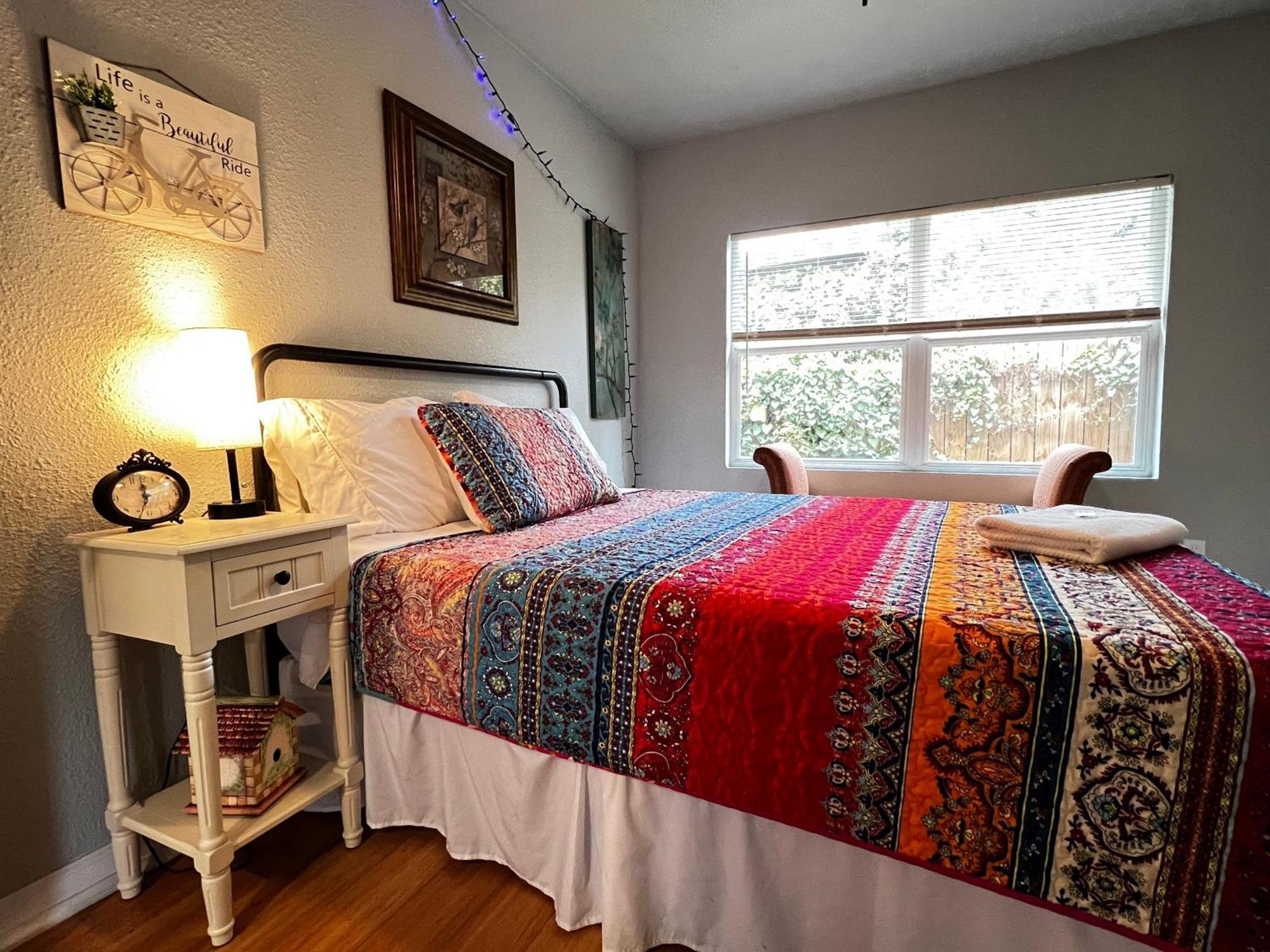 Boho Bliss- Cozy Private Room 2 Miles From Alamodome! ซานอันโตนิโอ ภายนอก รูปภาพ