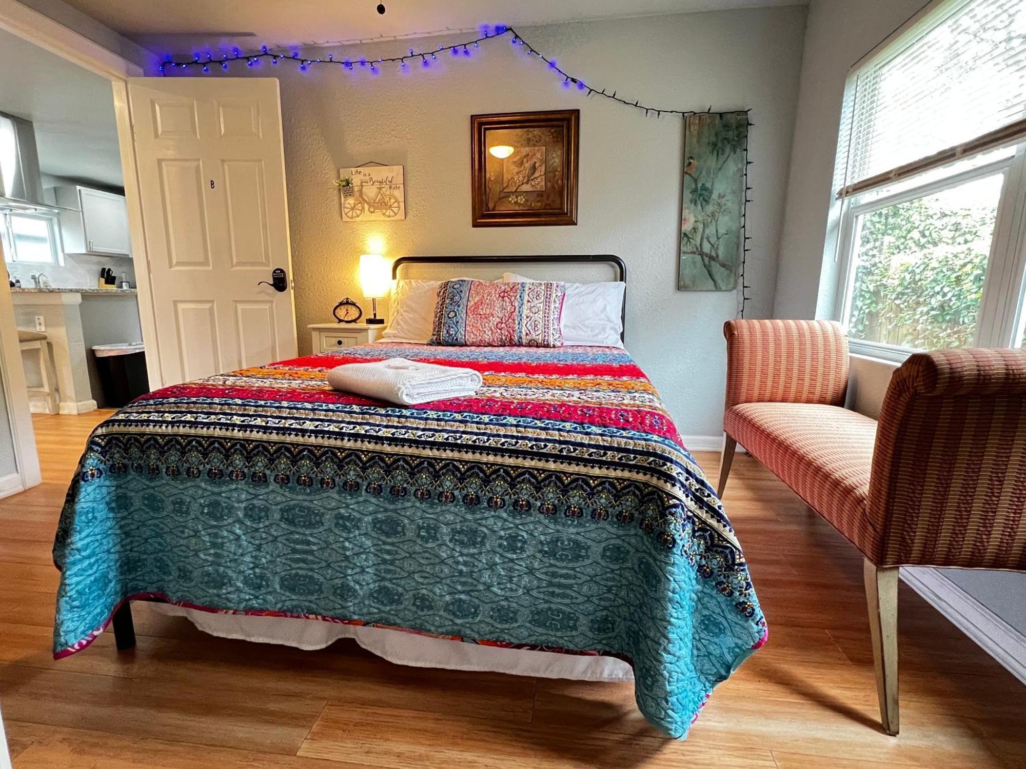 Boho Bliss- Cozy Private Room 2 Miles From Alamodome! ซานอันโตนิโอ ภายนอก รูปภาพ