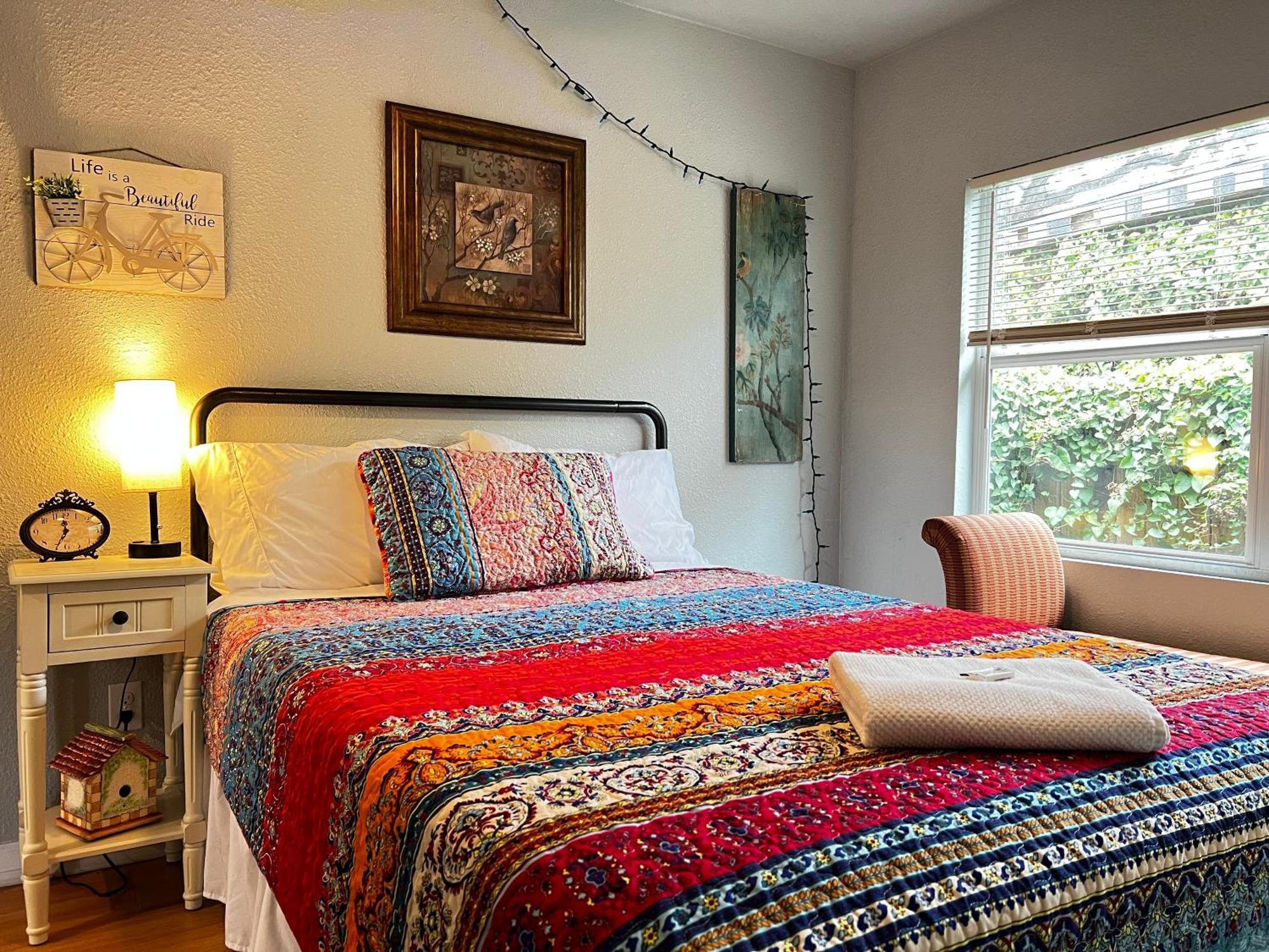 Boho Bliss- Cozy Private Room 2 Miles From Alamodome! ซานอันโตนิโอ ภายนอก รูปภาพ