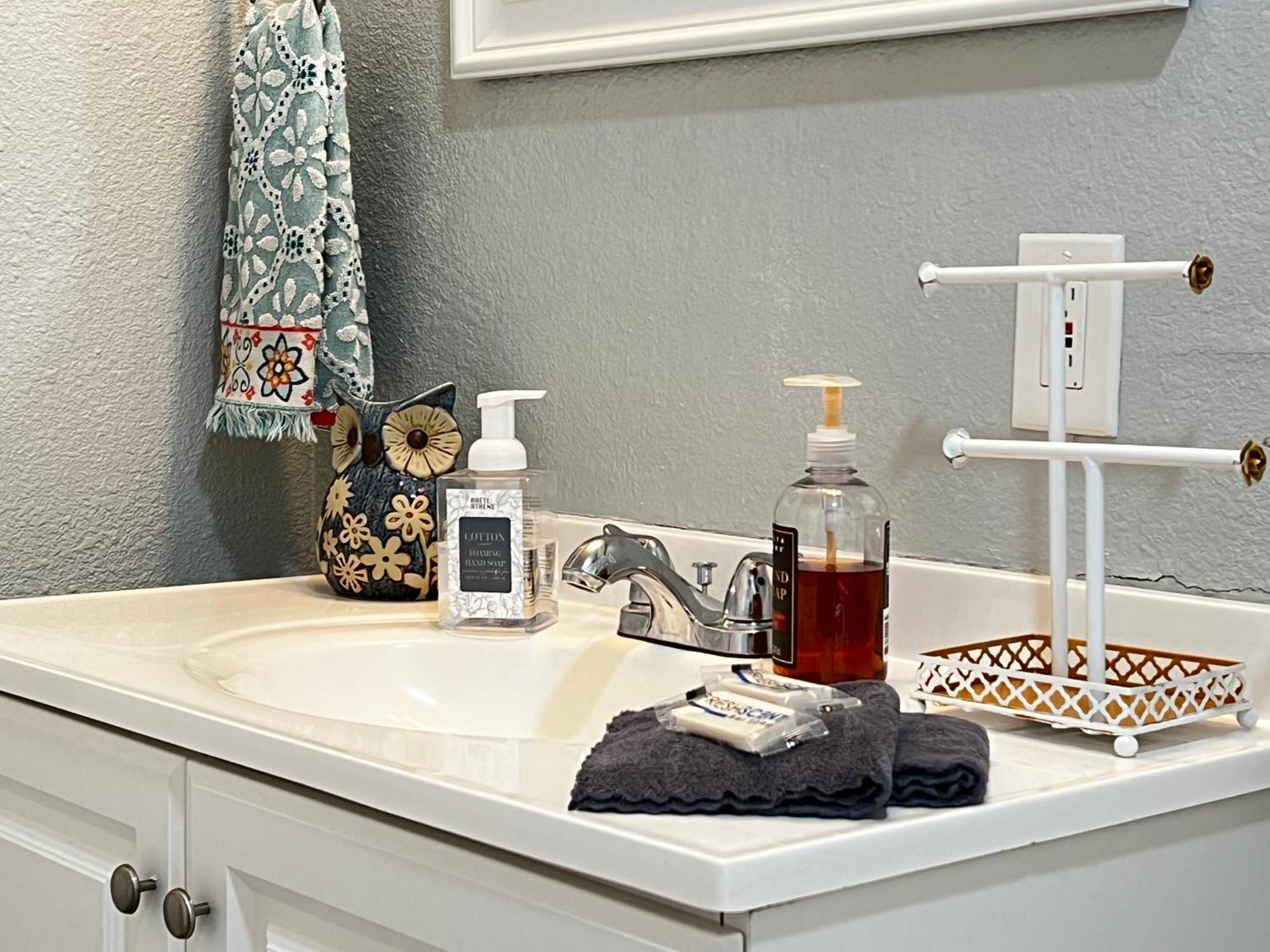 Boho Bliss- Cozy Private Room 2 Miles From Alamodome! ซานอันโตนิโอ ภายนอก รูปภาพ